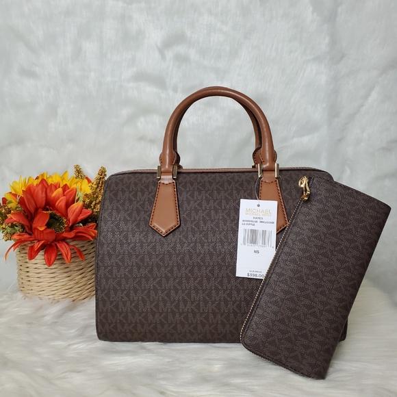🔥SALE🔥 Michael Kors Hayes Duffle and Wallet Set - Picture 2 of 7